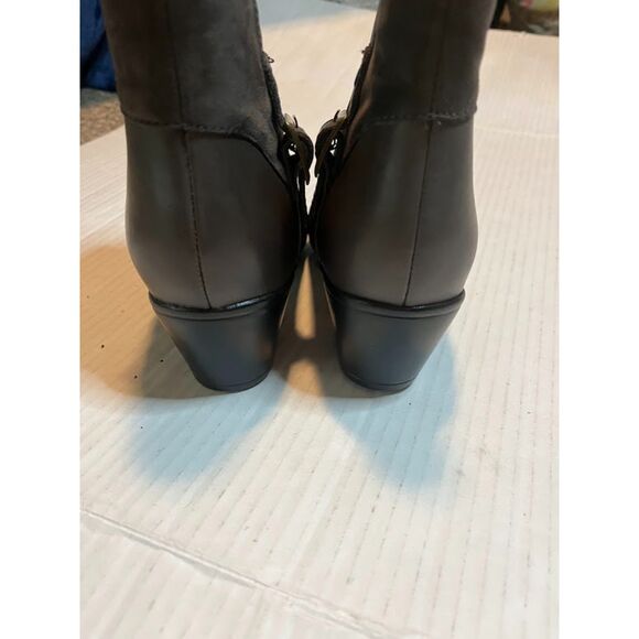 Clarks Ingalls Dover Q Gray Comfort Casual 2" Heel Leather/Suede Ankle Boots 6M - Picture 5 of 8